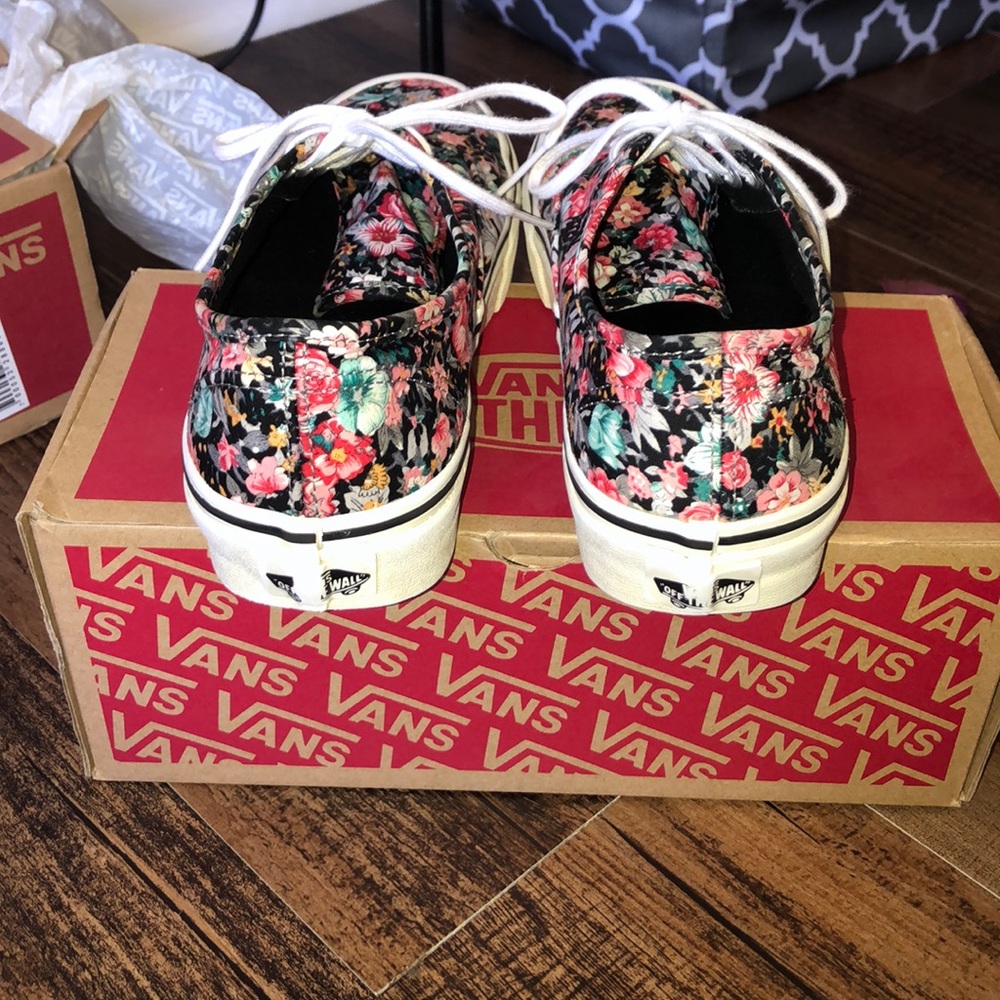 Authentic (Multi Floral) Blk/TruWht Vans - Picture 4 of 7